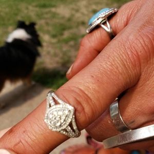 Size 9 white gold beautiful diamond ring